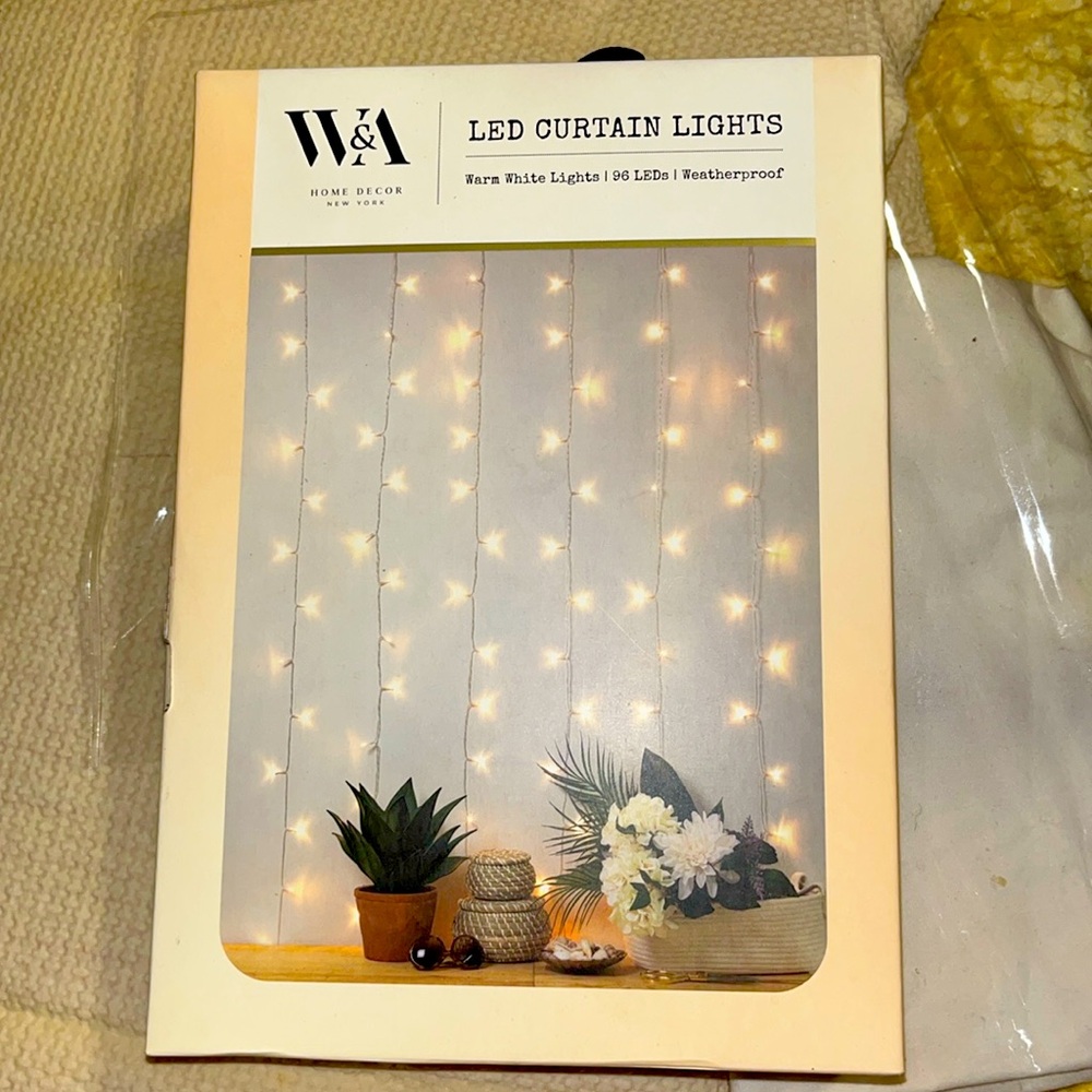 W&A HOME DECOR- New York LED CURTAIN LIGHTS (2) Warm white & PInk Purple & White